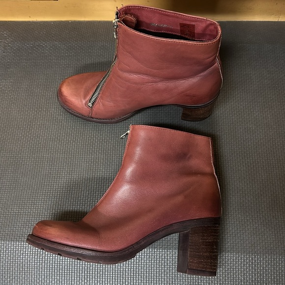 Biza burgundy leather zipper boots - Picture 2 of 15